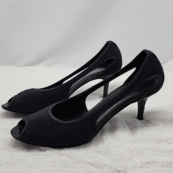 DONALD PLINER LATARA PEEP TOE PUMPS LADIES SIZE 8 CUT-OUT SIDES MICROFIBER⚫️GUC - Picture 1 of 16